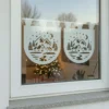 Zimowa zazdrostka ażurowa z górską panoramą i domkami w śniegu