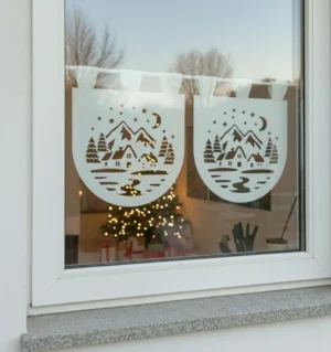 Zimowa zazdrostka ażurowa z górską panoramą i domkami w śniegu